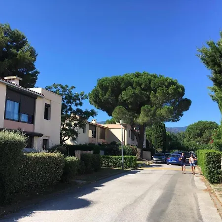 A 8 Mn A Pied Des Plages Avec Piscine Et Tennis Lägenhet