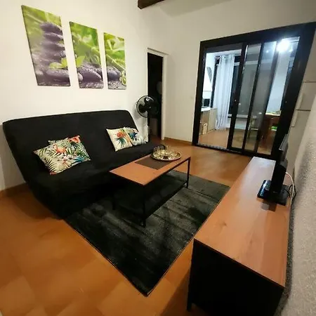 A 8 Mn A Pied Des Plages Avec Piscine Et Tennis Apartment