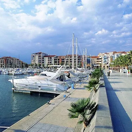 A 8 Mn A Pied Des Plages Avec Piscine Et Tennis Apartment *