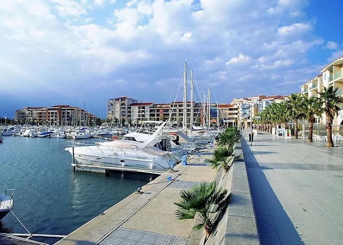 A 8 Mn A Pied Des Plages Avec Piscine Et Tennis Lejlighed *